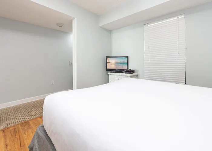 Apartment Island Winds East 405 *