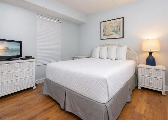 Island Winds East 405 Apartment